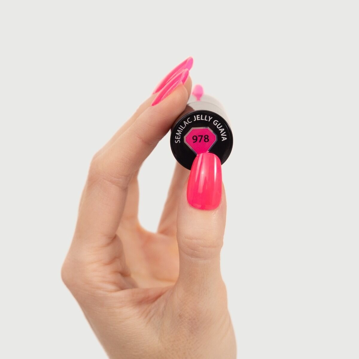 soczysty różowy lakier hybrydowy wakacyjny manicure