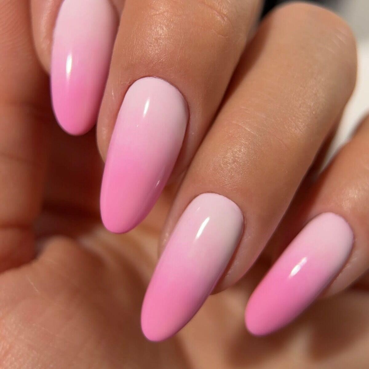 cukierkowy różowy lakier hybrydowy wiosenny manicure