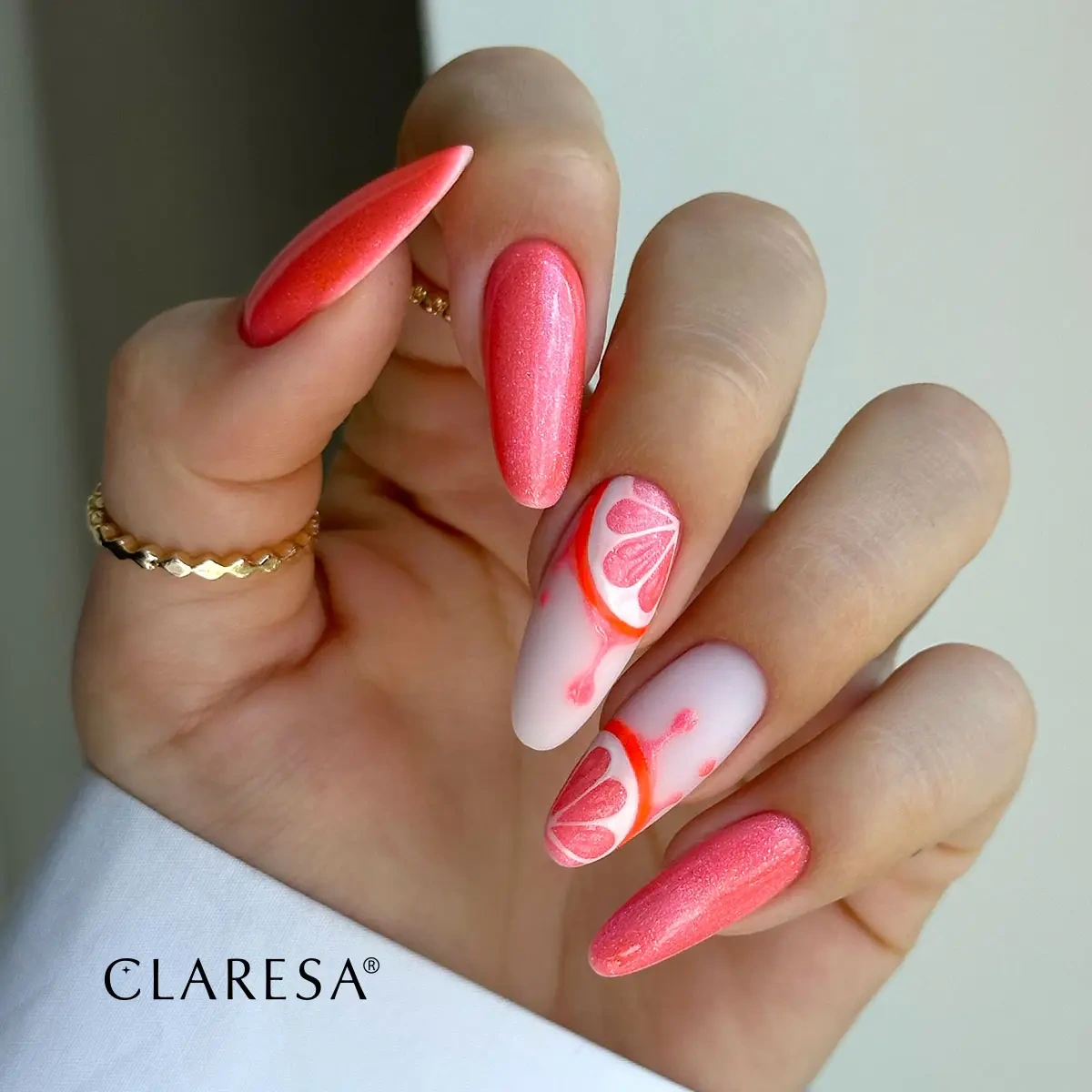 Koralowe paznokcie z lakierem hybrydowym Claresa Cat Eye Neon Light Pink