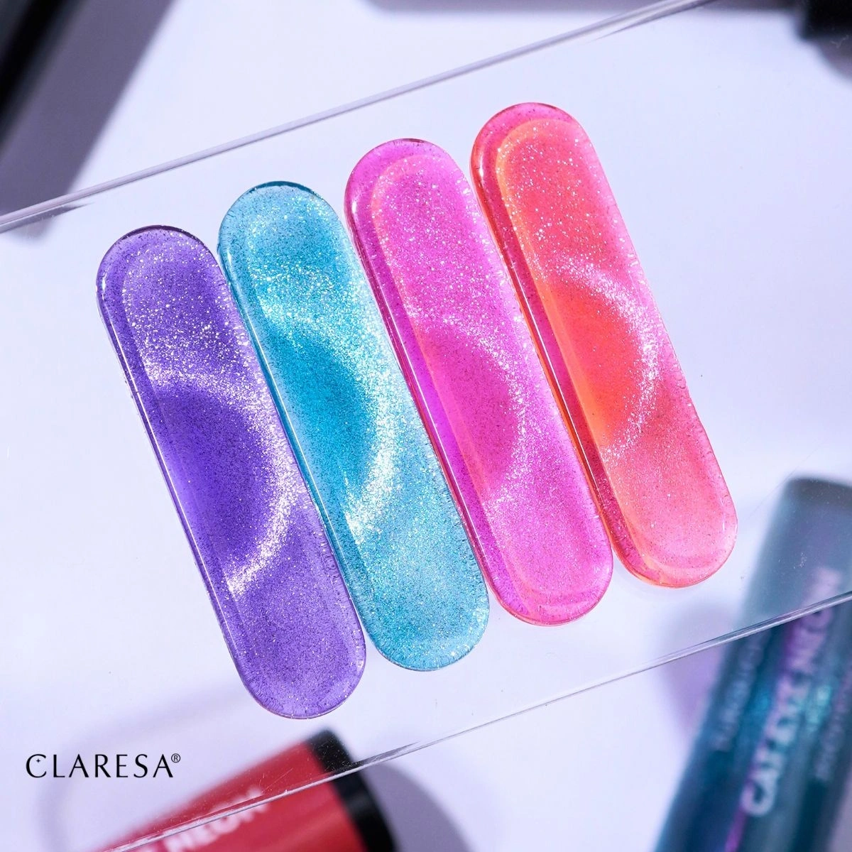 Neonowy koral Claresa Cat Eye Neon Light Pink na wzorniku z magnetycznym efektem kociego oka