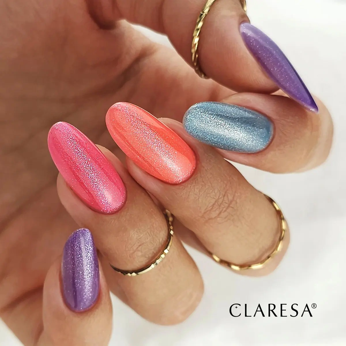 Fioletowy manicure Claresa Cat Eye Neon Purple z magnetycznym efektem kociego oka
