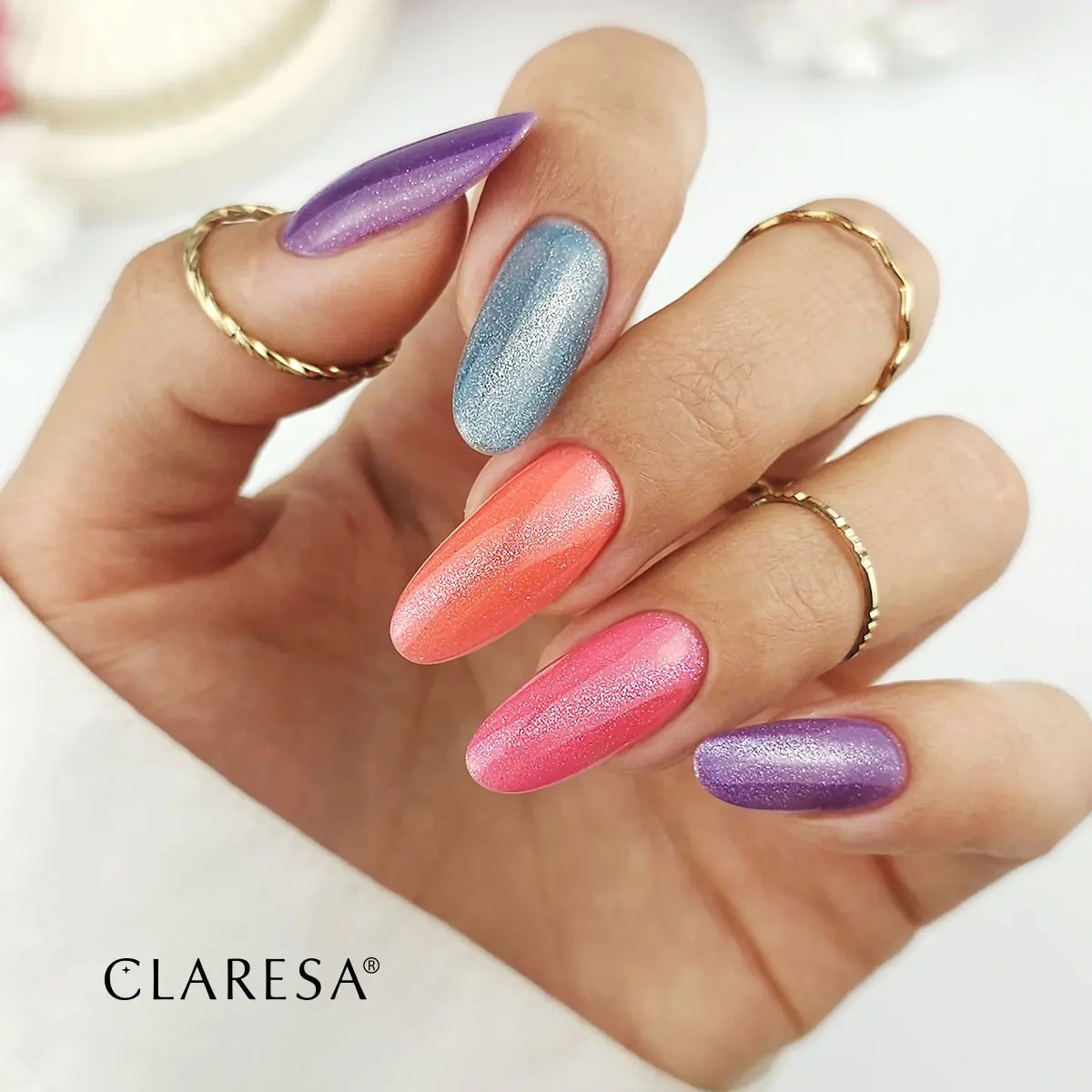 Kolorowy manicure cat eye różowy koralowy turkusowy i fioletowy
