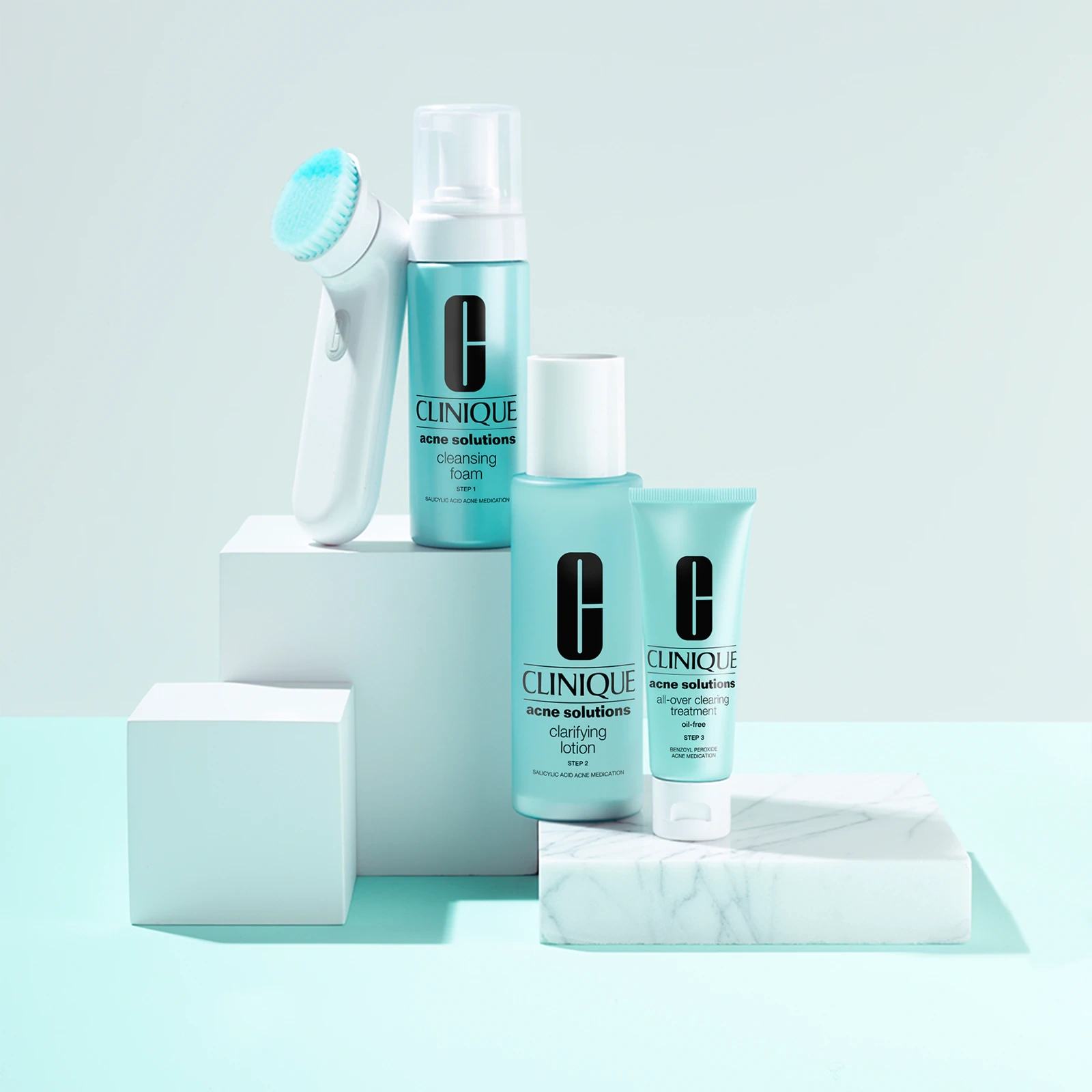 Płyn złuszczający Clinique Anti-Blemish Solutions Clarifying Lotion z pianką oczyszczającą, kuracją i szczoteczką do mycia twarzy
