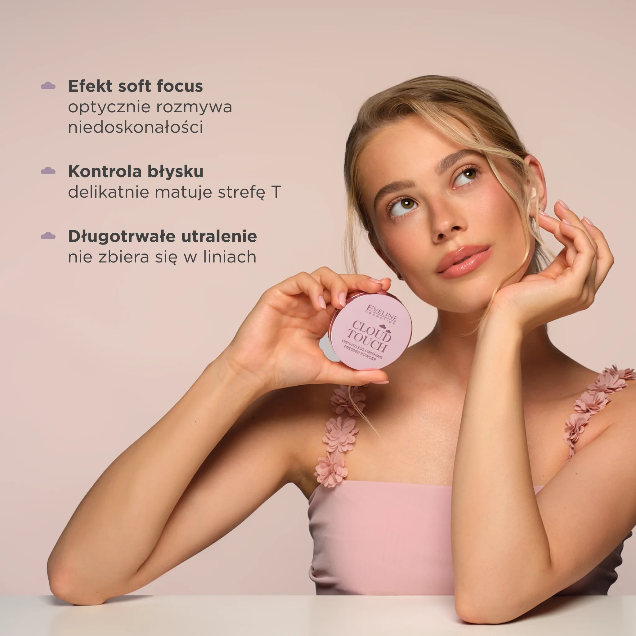 Puder Eveline Cloud Touch zapewniający efekt soft focus, kontrolę błysku i długotrwałe utrwalenie makijażu
