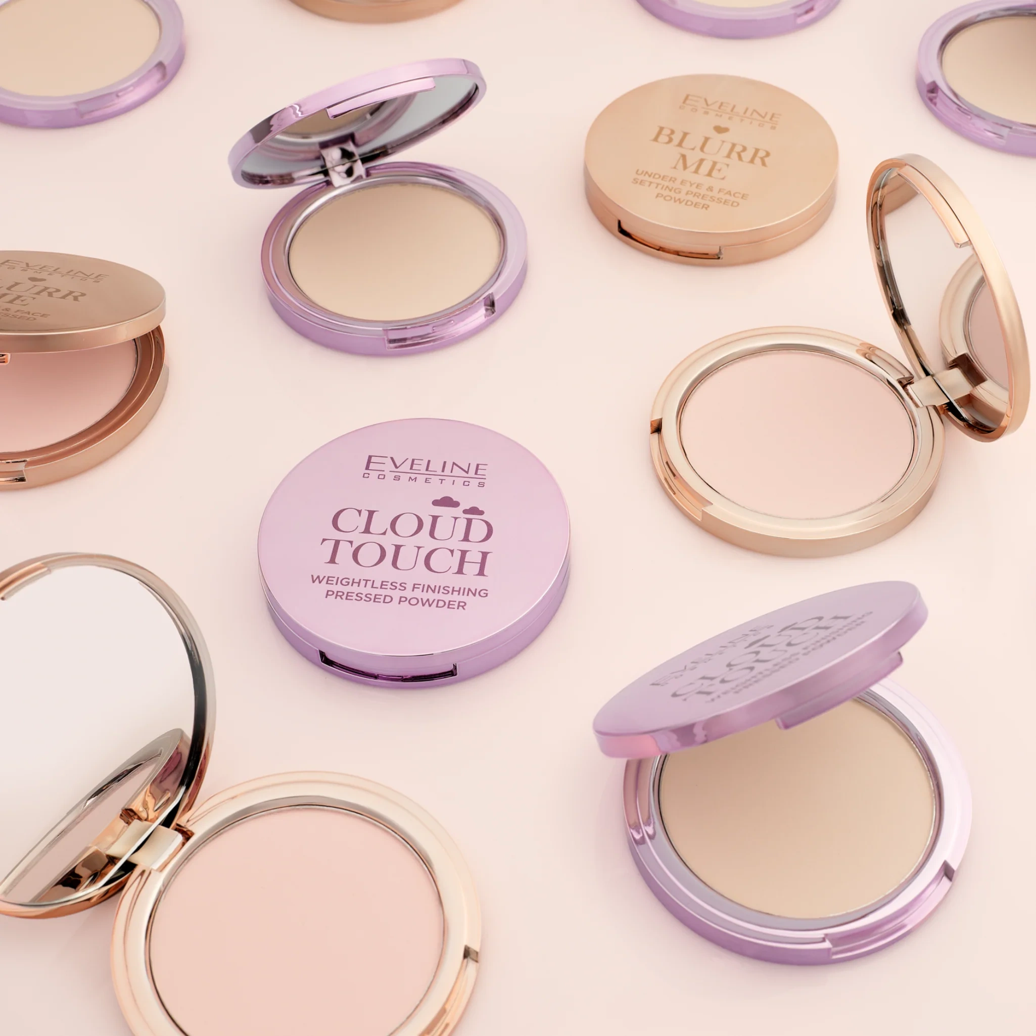 Lekki puder prasowany Eveline Cloud Touch wśród pudrów do twarzy Eveline Cloud Touch i Blurr Me