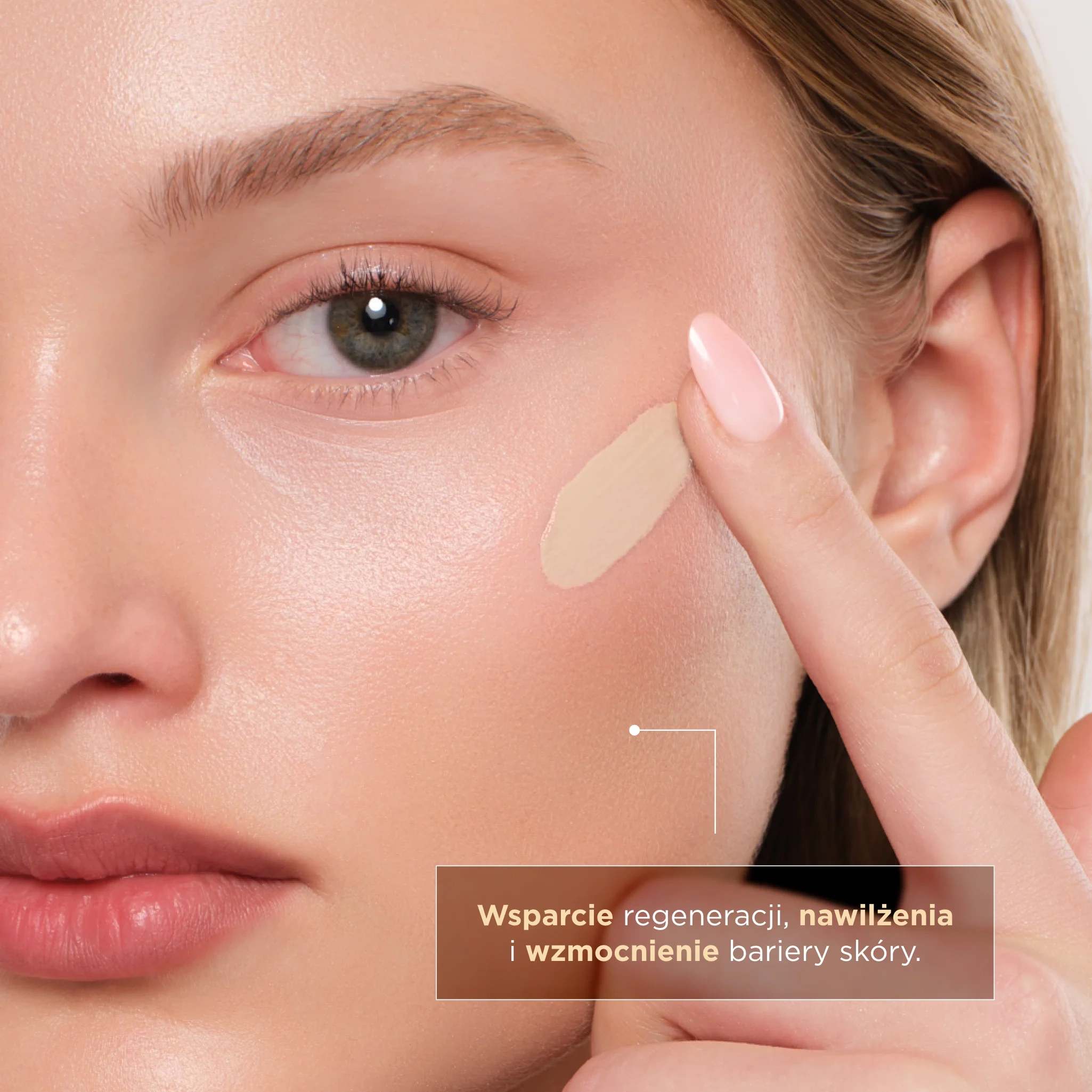 Aplikacja kryjącego kremu BB SPF 50 z niacynamidem Eveline Wonder Match 0.5 Porcelain na policzek