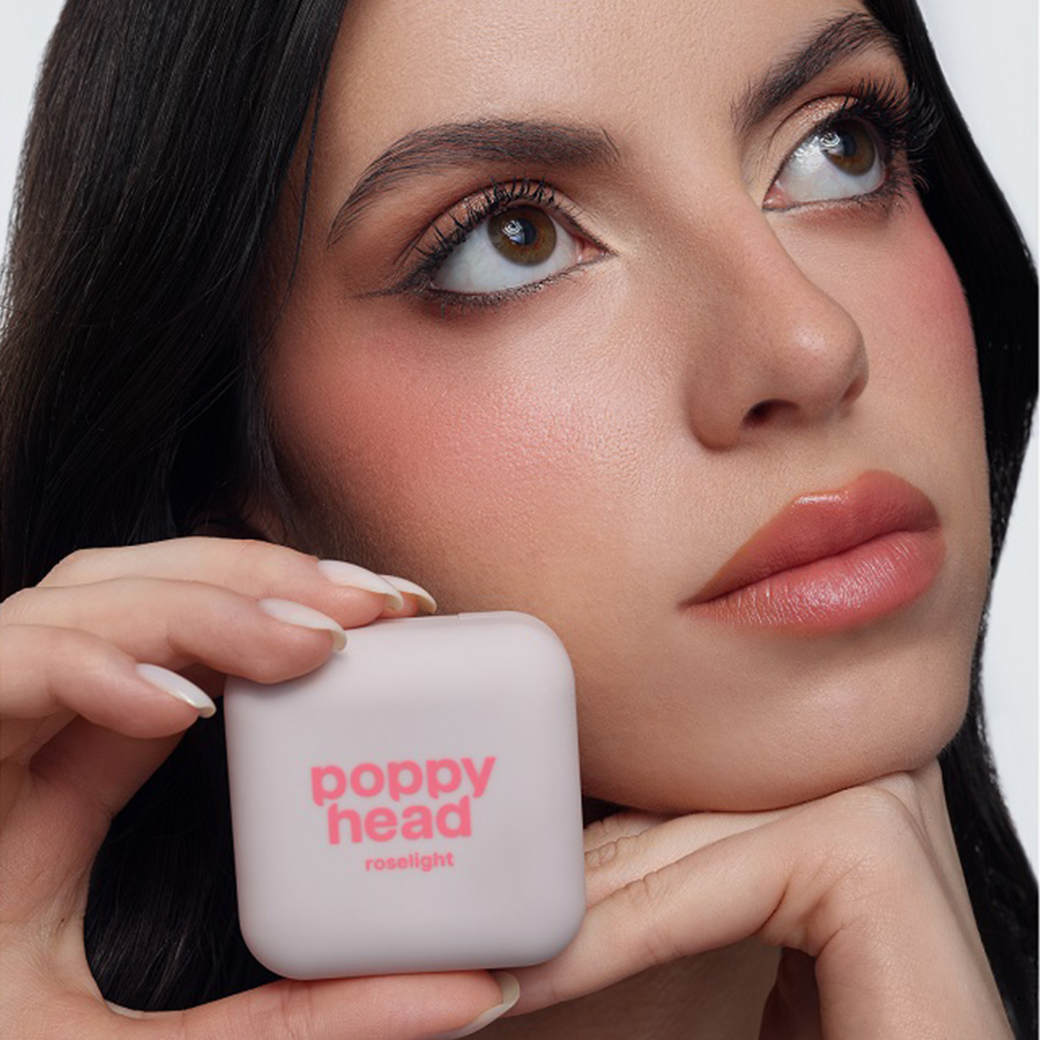 Poppy Head Roselight 02 Peach Pearl brzoskwiniowy efekt rozświetlającego różu na policzkach